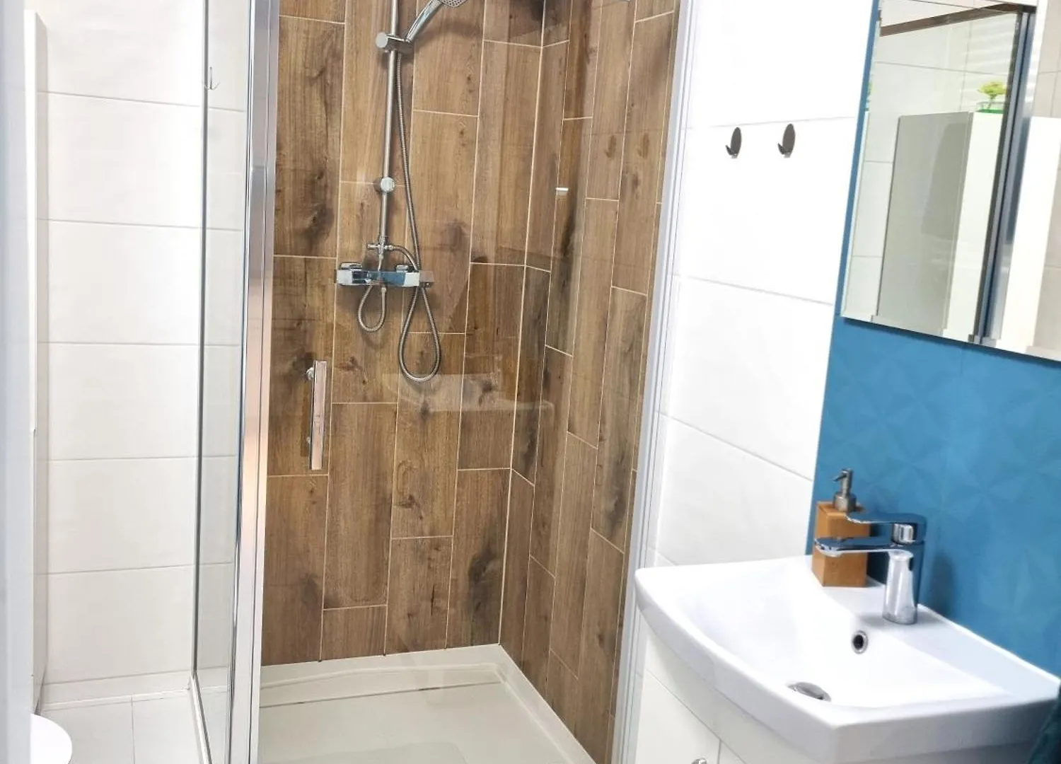 Apartament Dla 2 Osob Przy Plywajacych Basenach Zakrzowek Apartment Krakow